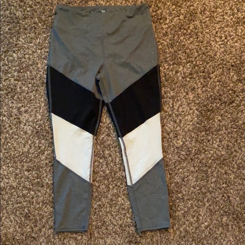 Hi Rise workout leggings.